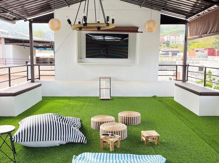 ホテル Issara Patong Beach