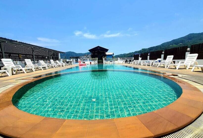 ホテル Issara Patong Beach