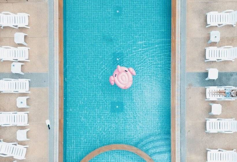 ホテル Issara Patong Beach