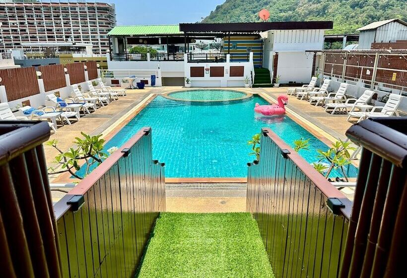 ホテル Issara Patong Beach