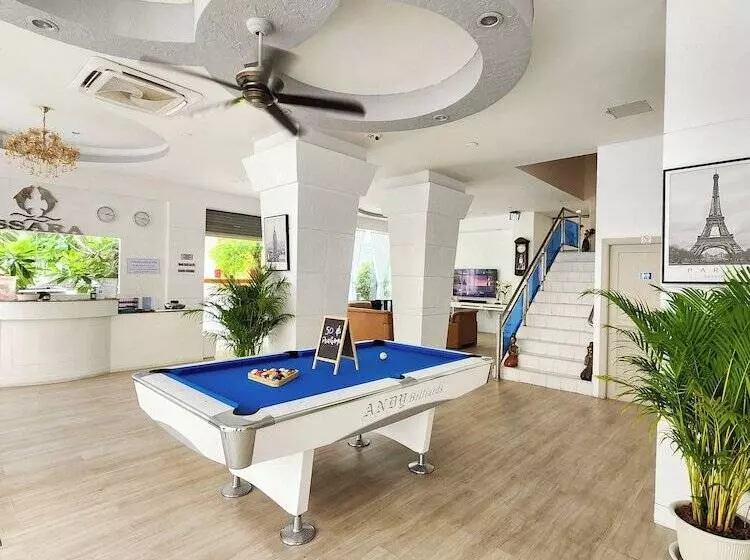 ホテル Issara Patong Beach