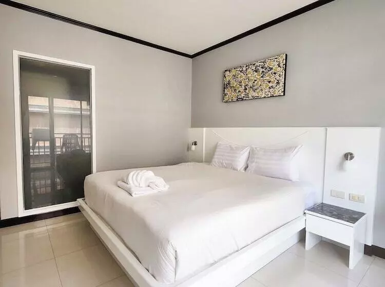 ホテル Issara Patong Beach