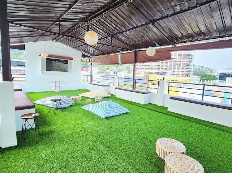 ホテル Issara Patong Beach