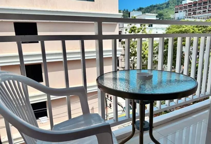 ホテル Issara Patong Beach