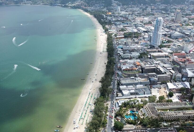 ホテル Issara Patong Beach