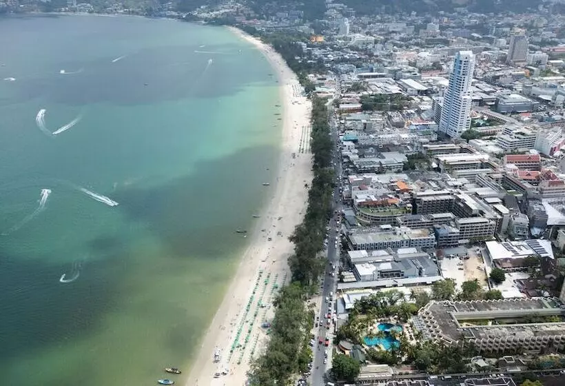 ホテル Issara Patong Beach