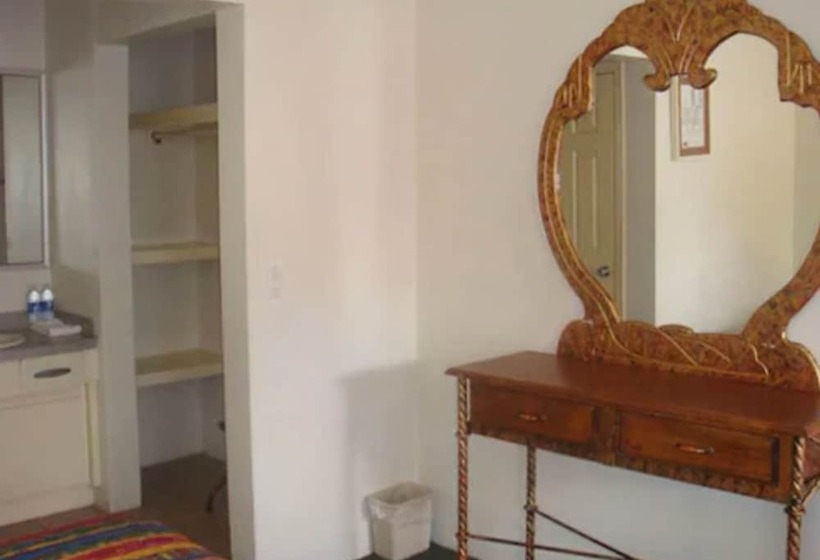 Отель Pueblito Inn