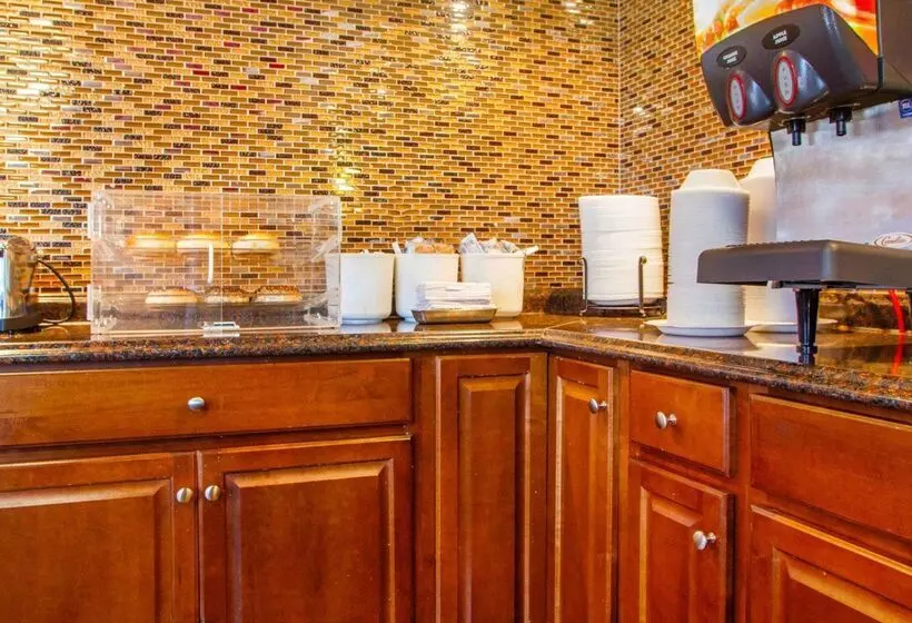 Отель Rodeway Inn Meadowlands