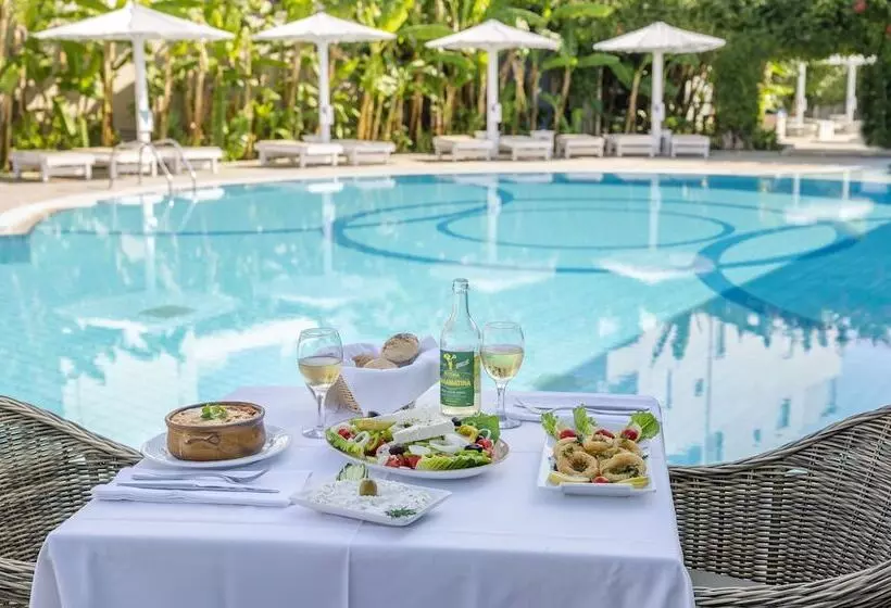 Peridis Family Resort