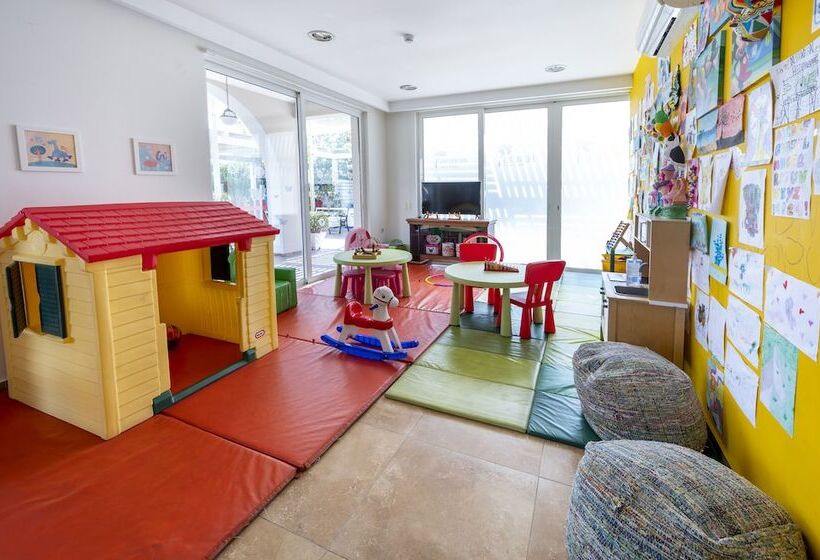 Peridis Family Resort