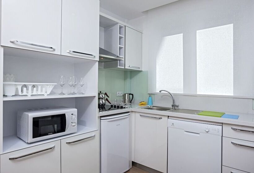 The Room Hotel & Apartments