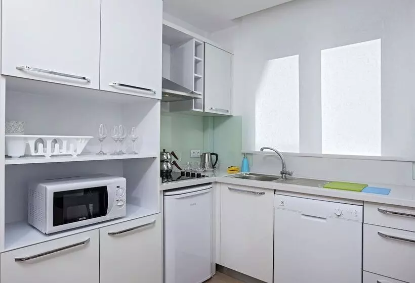 The Room Hotel & Apartments