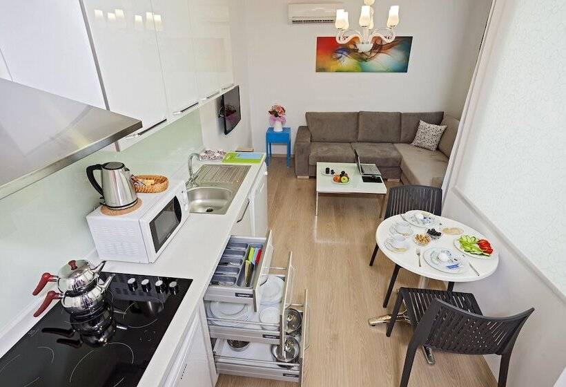 The Room Hotel & Apartments