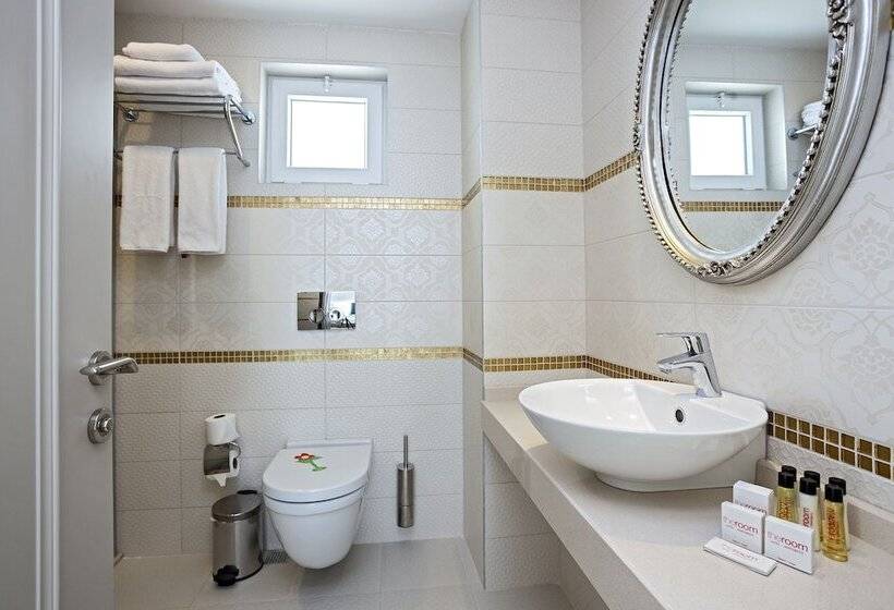 The Room Hotel & Apartments