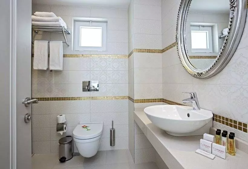 The Room Hotel & Apartments