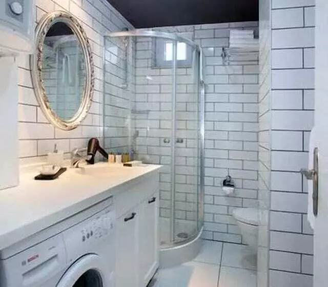 The Room Hotel & Apartments