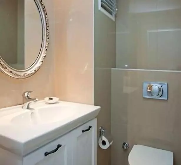 The Room Hotel & Apartments