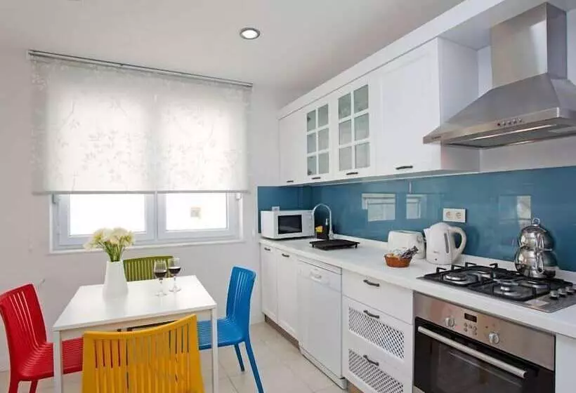 The Room Hotel & Apartments