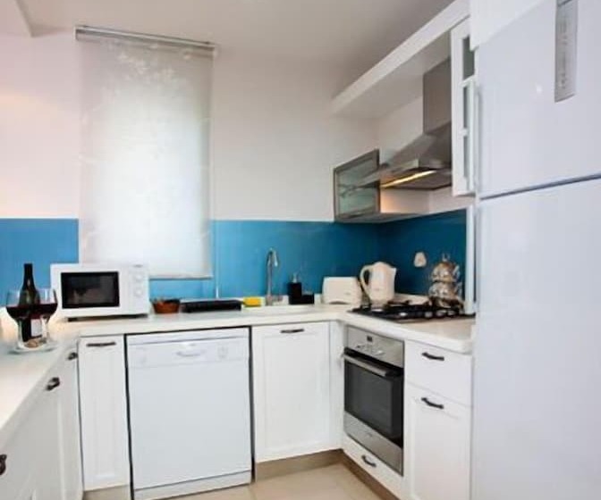 The Room Hotel & Apartments