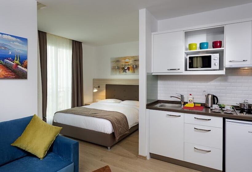 The Room Hotel & Apartments