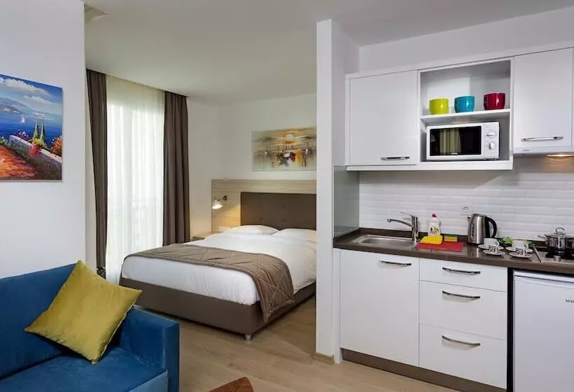 The Room Hotel & Apartments