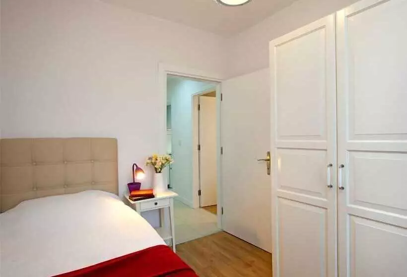 The Room Hotel & Apartments