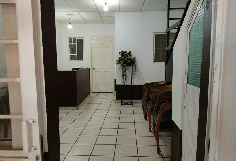 ホテル Hostal Herencia