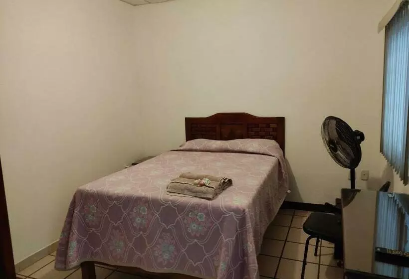 ホテル Hostal Herencia