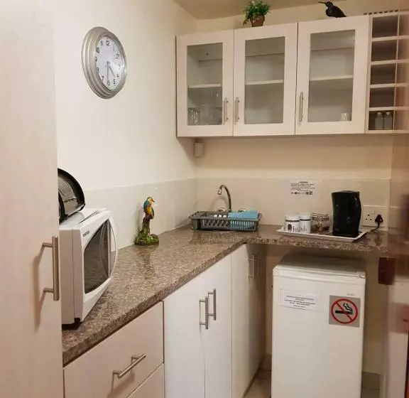 Majatalo African Dwarf Kingfisher Guesthouse