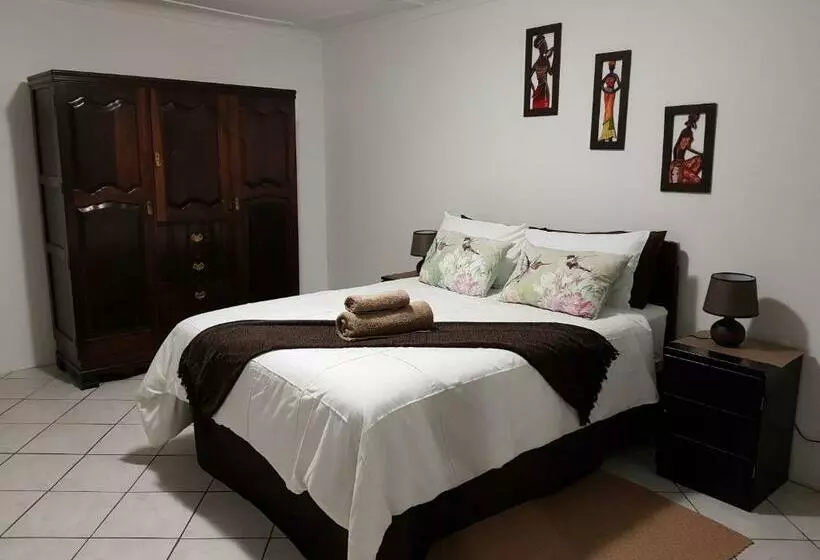 Majatalo African Dwarf Kingfisher Guesthouse