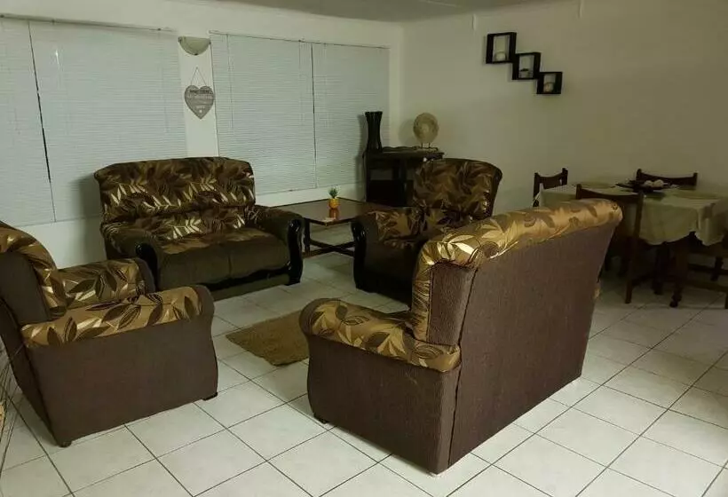 Majatalo African Dwarf Kingfisher Guesthouse