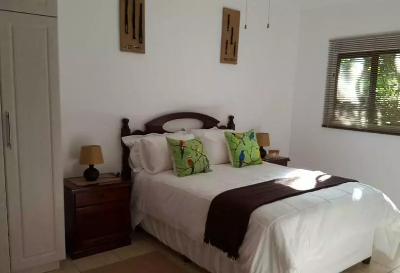 Majatalo African Dwarf Kingfisher Guesthouse