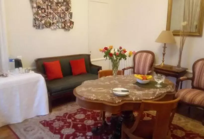 ベッドアンドブレックファースト Chambre De Flore