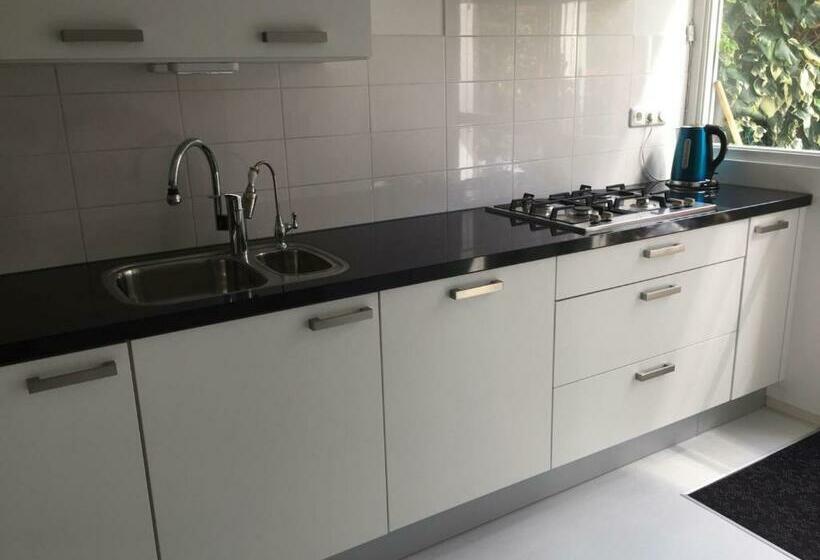 پانسیون Cozy Room In Residential Alkmaar