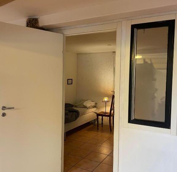 ホテル Low Budget Bungalows