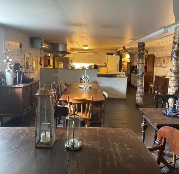 ホテル Low Budget Bungalows