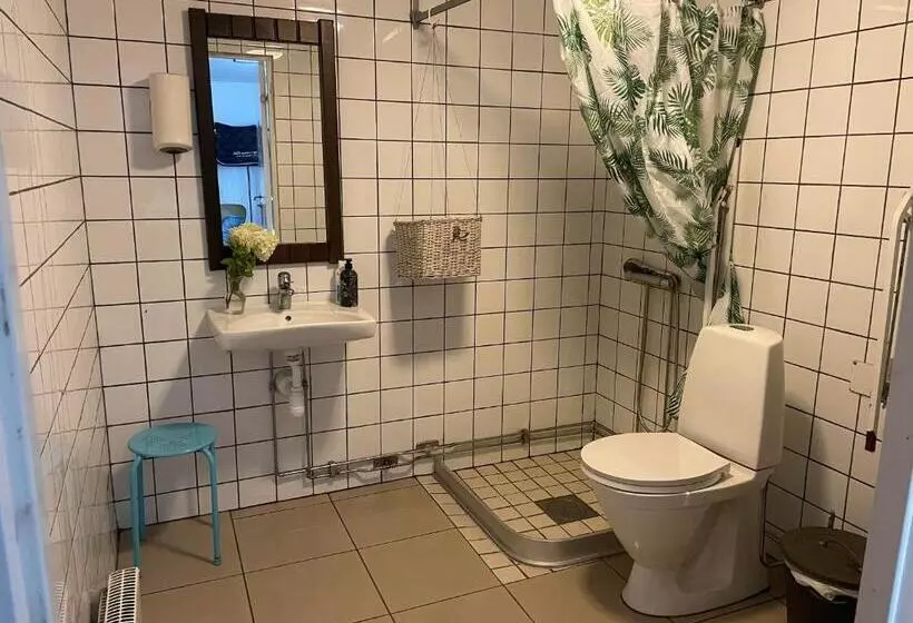 هتل Low Budget Bungalows