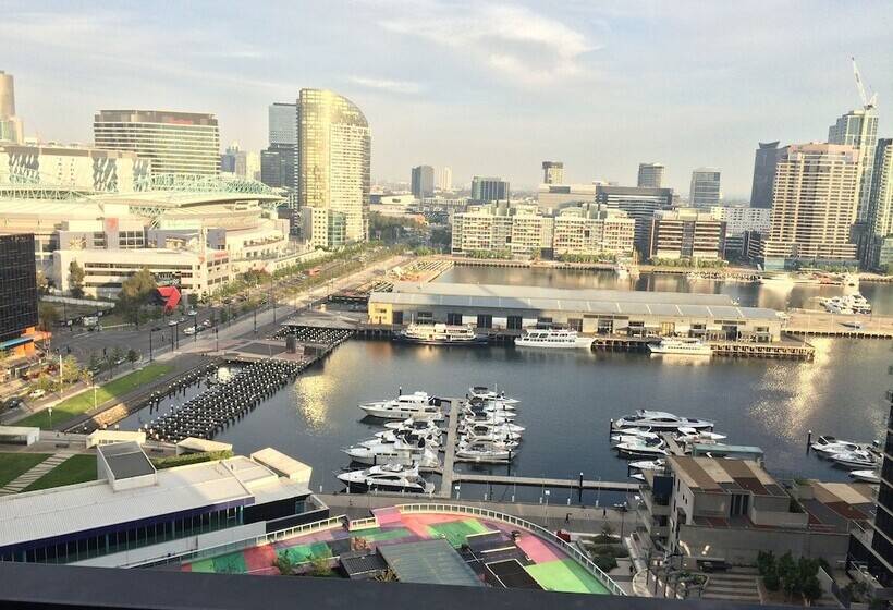 Apartments Melbourne Domain   New Quay Docklands