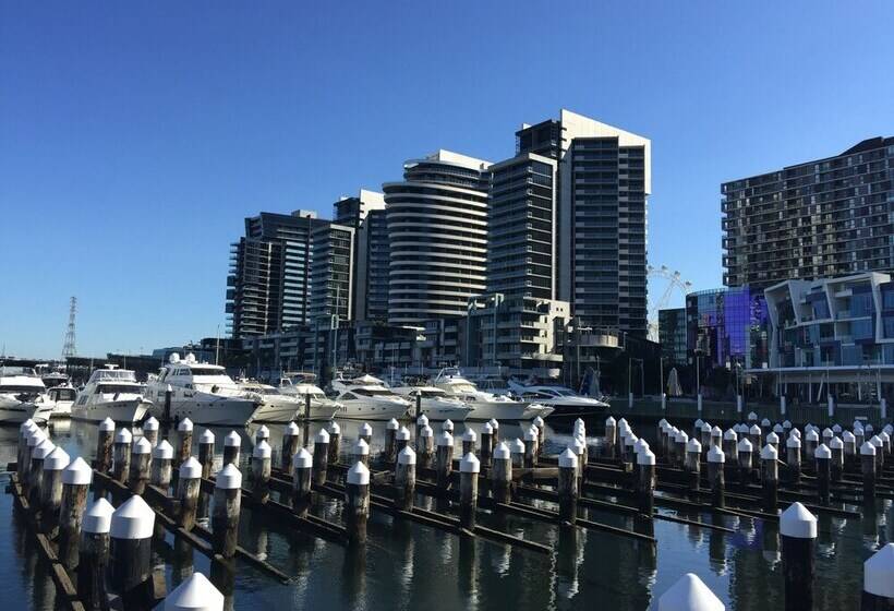 Apartments Melbourne Domain   New Quay Docklands