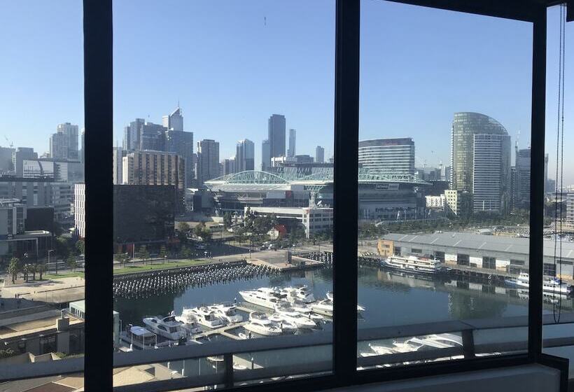 Apartments Melbourne Domain   New Quay Docklands