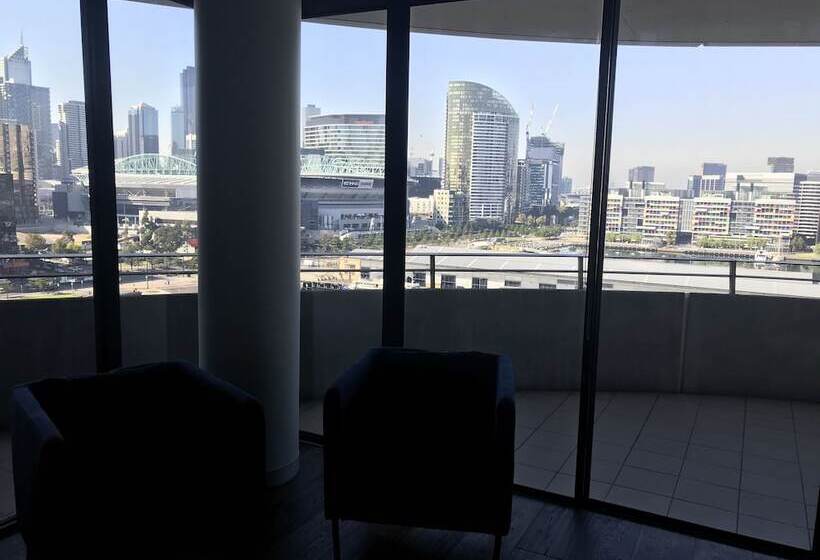 Apartments Melbourne Domain   New Quay Docklands