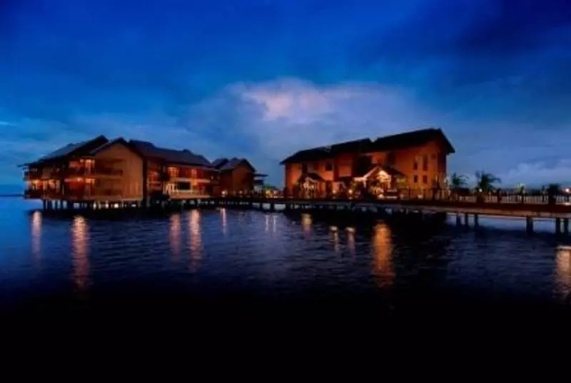 Bukit Merah Laketown Resort