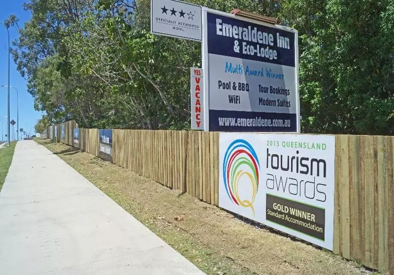 בית מלון כפרי Emeraldene Inn & Eco-lodge