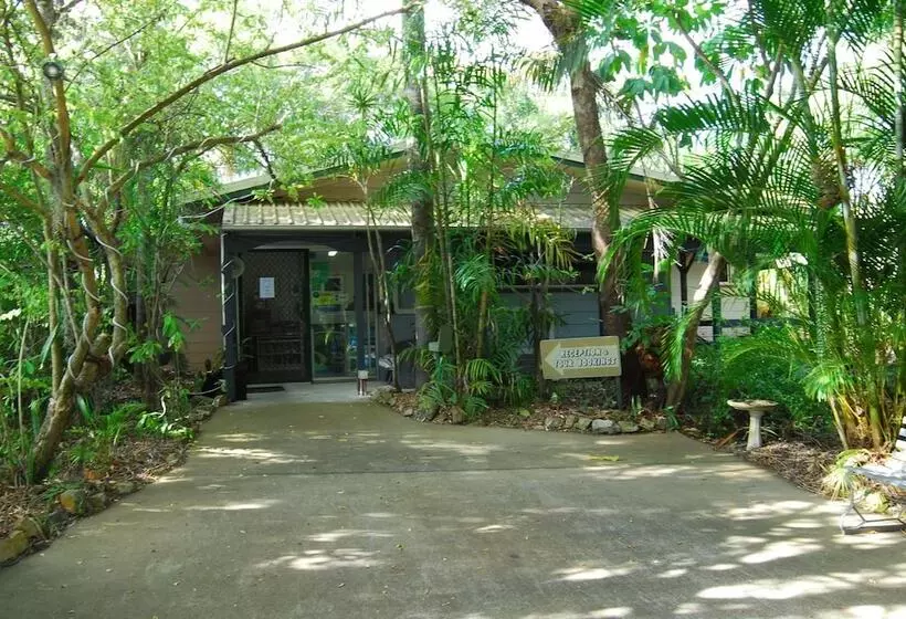 בית מלון כפרי Emeraldene Inn & Eco-lodge