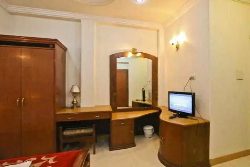 ホテル Mandakini Kanpur