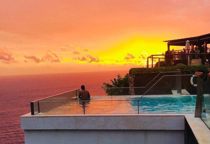 هتل The Edge Bali