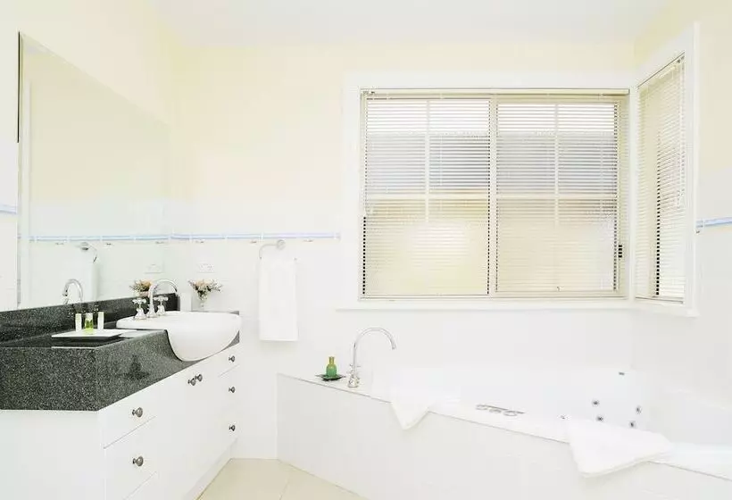 Waverley House Cottages