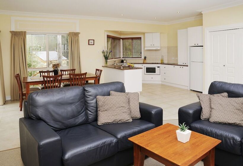 Waverley House Cottages