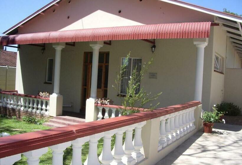 تختخواب و صبحانه Dee S Bnb