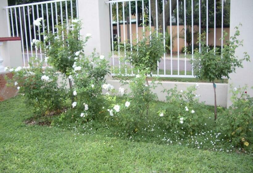 تختخواب و صبحانه Dee S Bnb